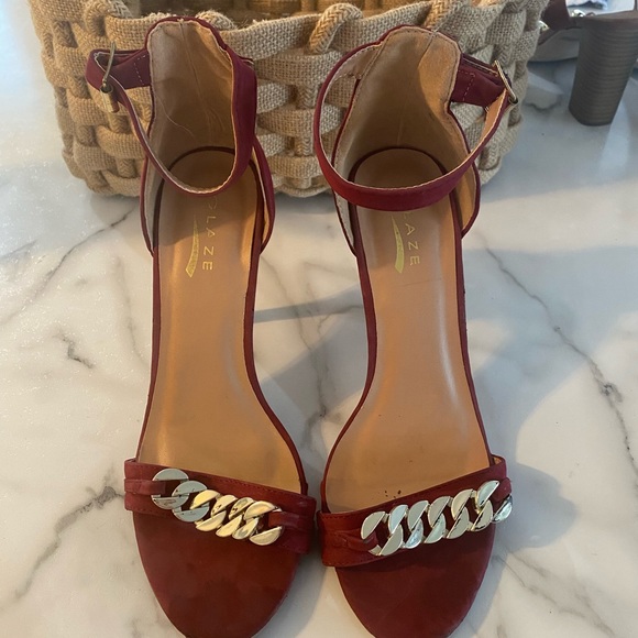 Two pairs of size 9 heels gold details - Picture 8 of 9